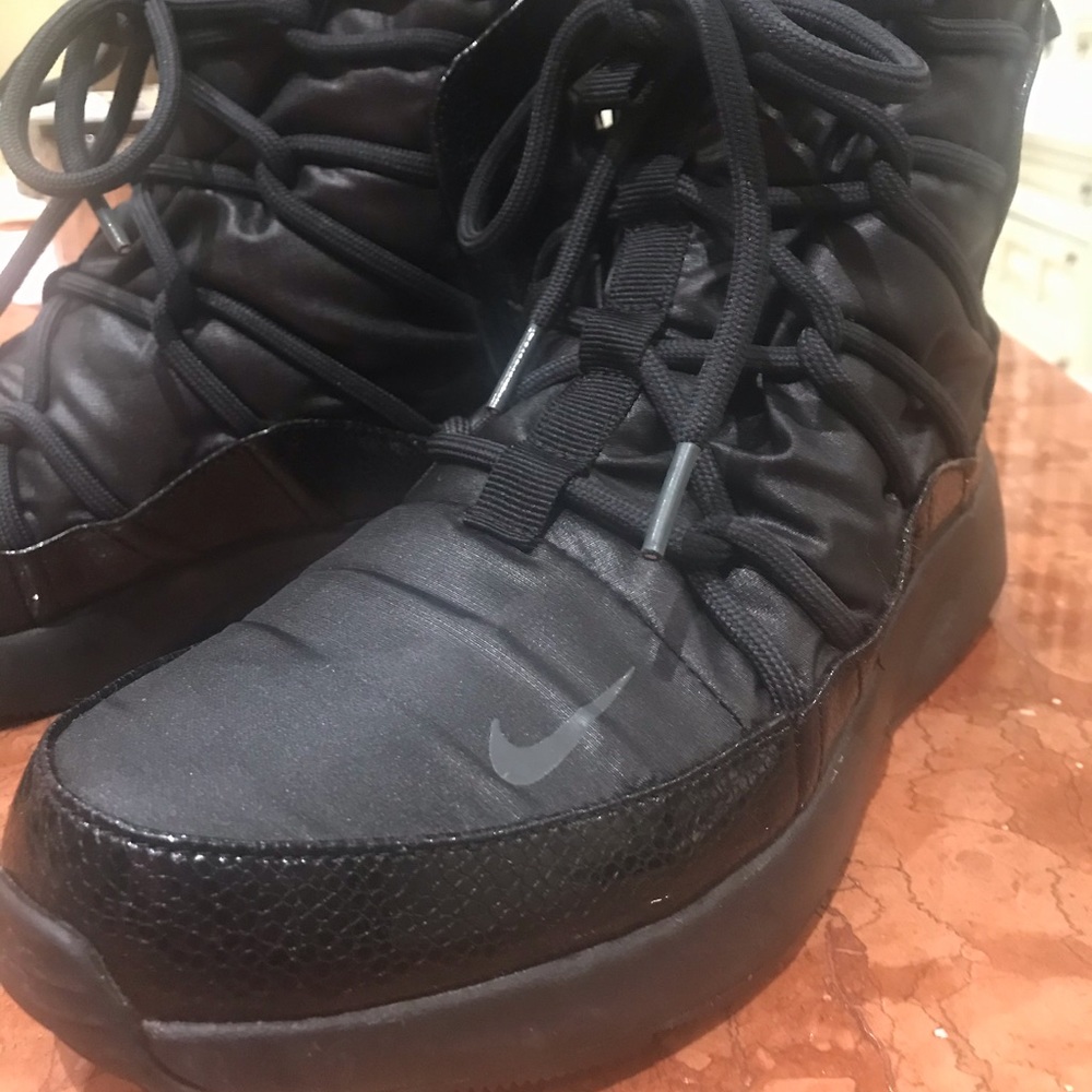 Nike snow boots